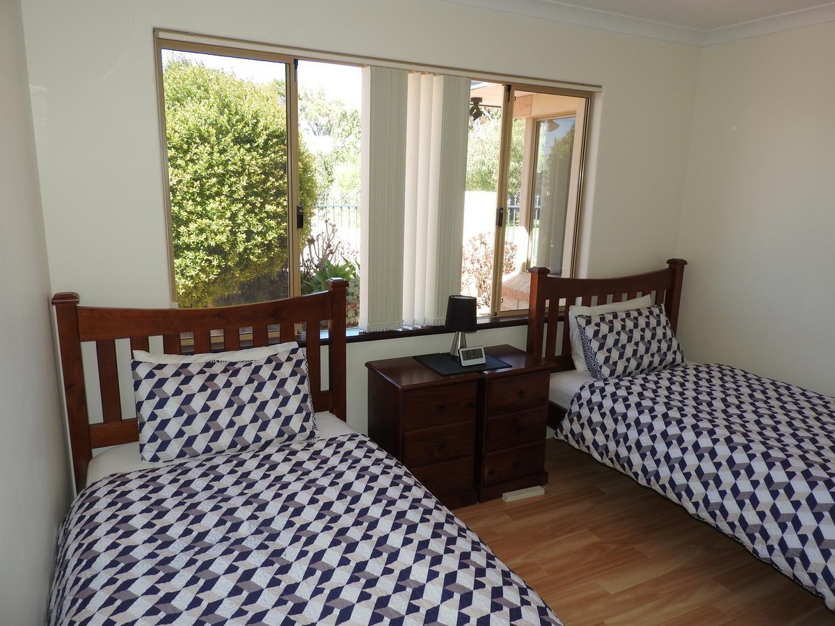 The Royal Dolphin Bed & Breakfast Safety Bay Rockingham Exterior foto